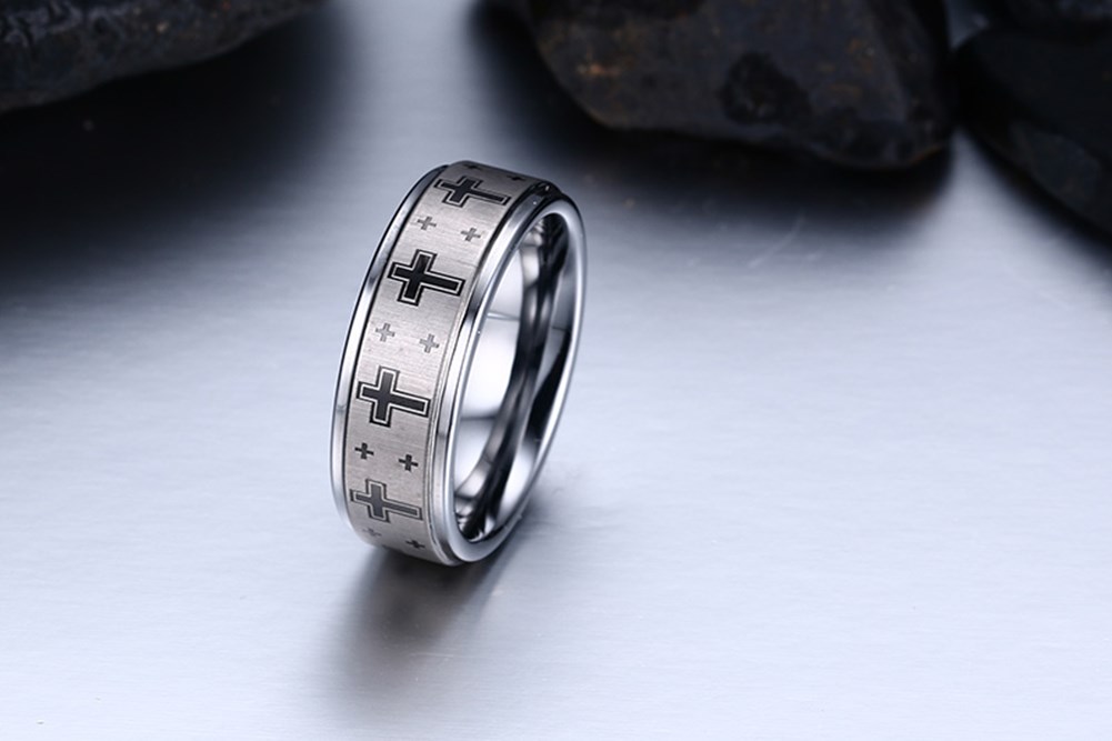 Statement-Ring für Herren aus Wolframstahl mit sich wiederholendem Kreuzdesign