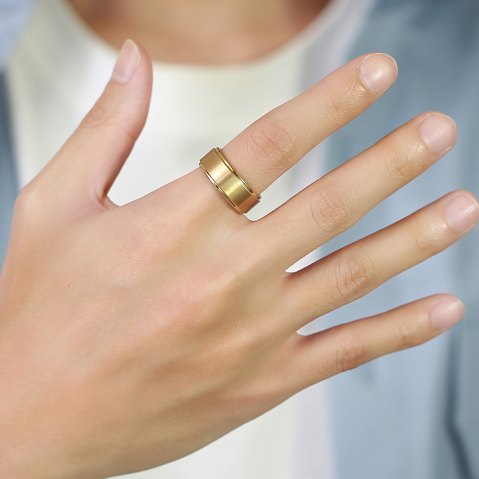 8 mm goldener Wolframcarbid-Ring, gebürsteter Ehering für Männer und Frauen, bequeme Passform