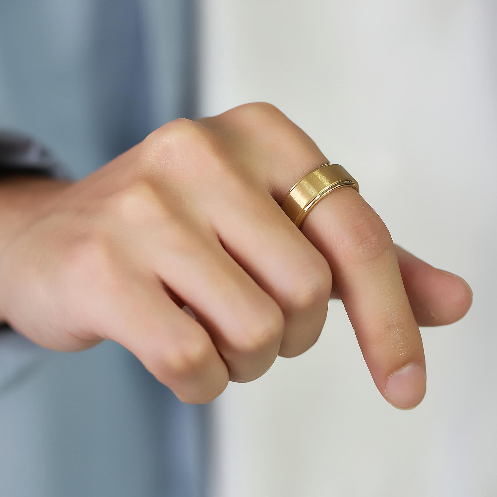 8 mm goldener Wolframcarbid-Ring, gebürsteter Ehering für Männer und Frauen, bequeme Passform