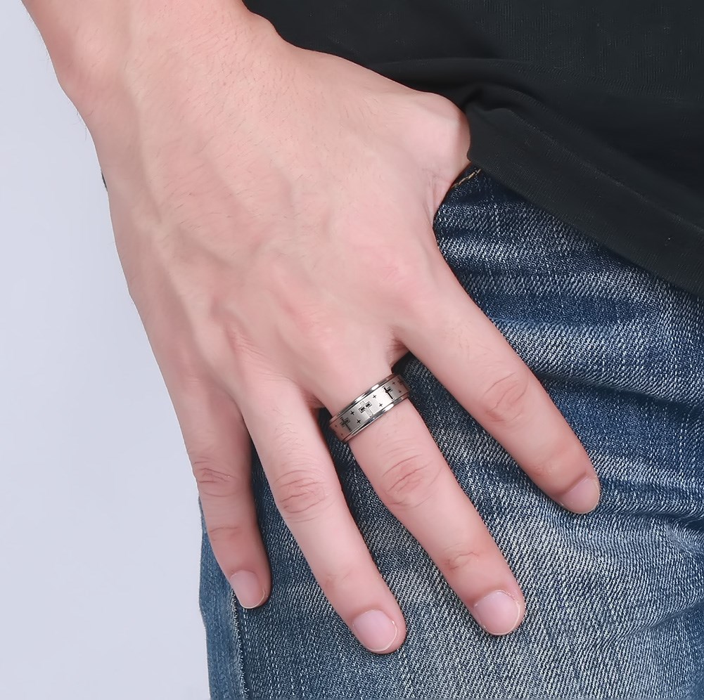 Statement-Ring für Herren aus Wolframstahl mit sich wiederholendem Kreuzdesign